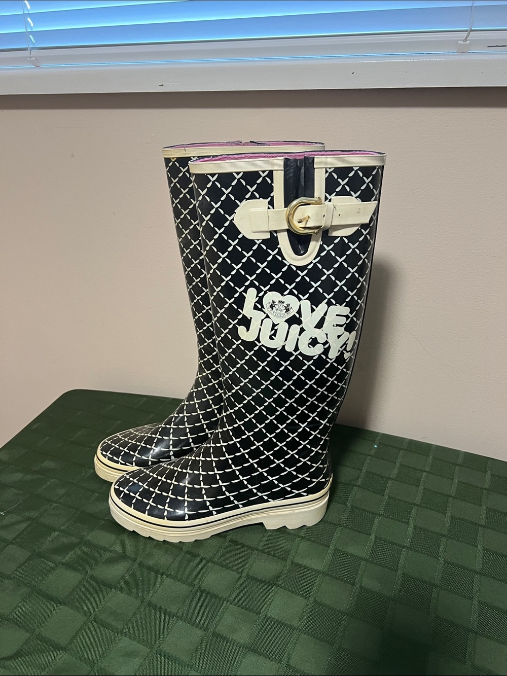 RARE Vintage Juicy Couture Black & Cream Lattice 'Love Juicy' Rain Boots - Picture 13 of 13